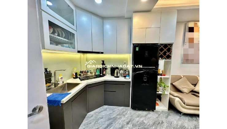 Nhà đẹp Bến Vân Đồn – ngang 5m, hẻm 6m